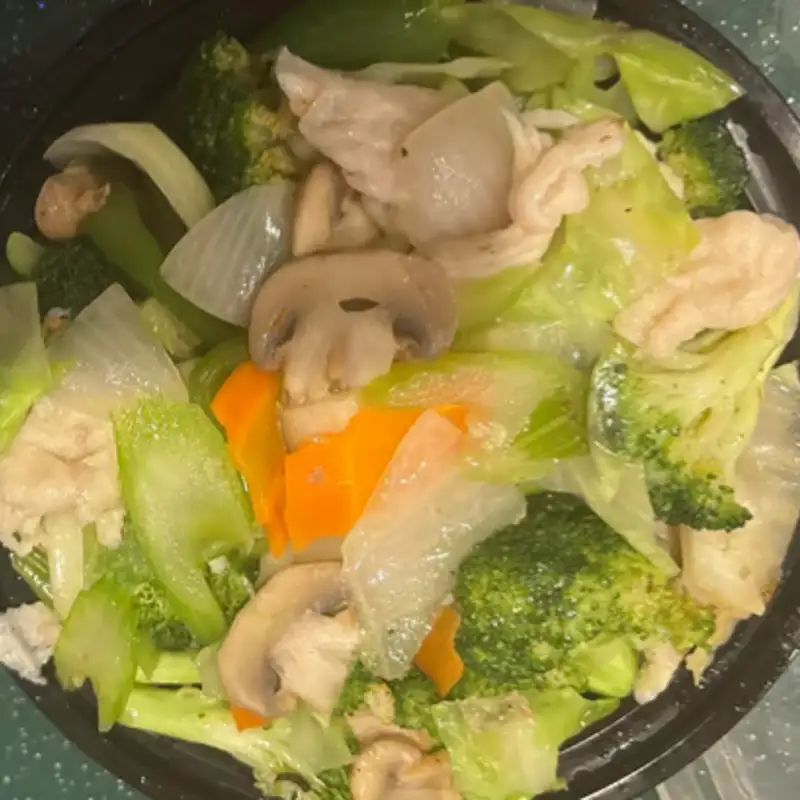 D4. Steamed Chicken with Mixed Vegs
