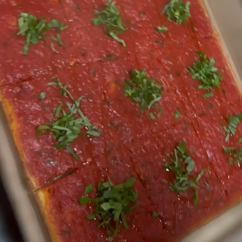 Square tomate pizza