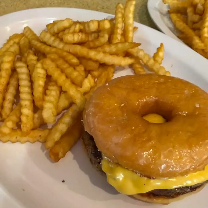 Kids Cheeseburger w/ Fries