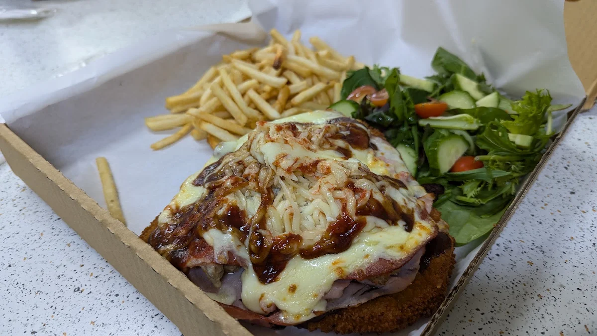 Food & drink, CENTRAL TAKEAWAY AND PIZZA