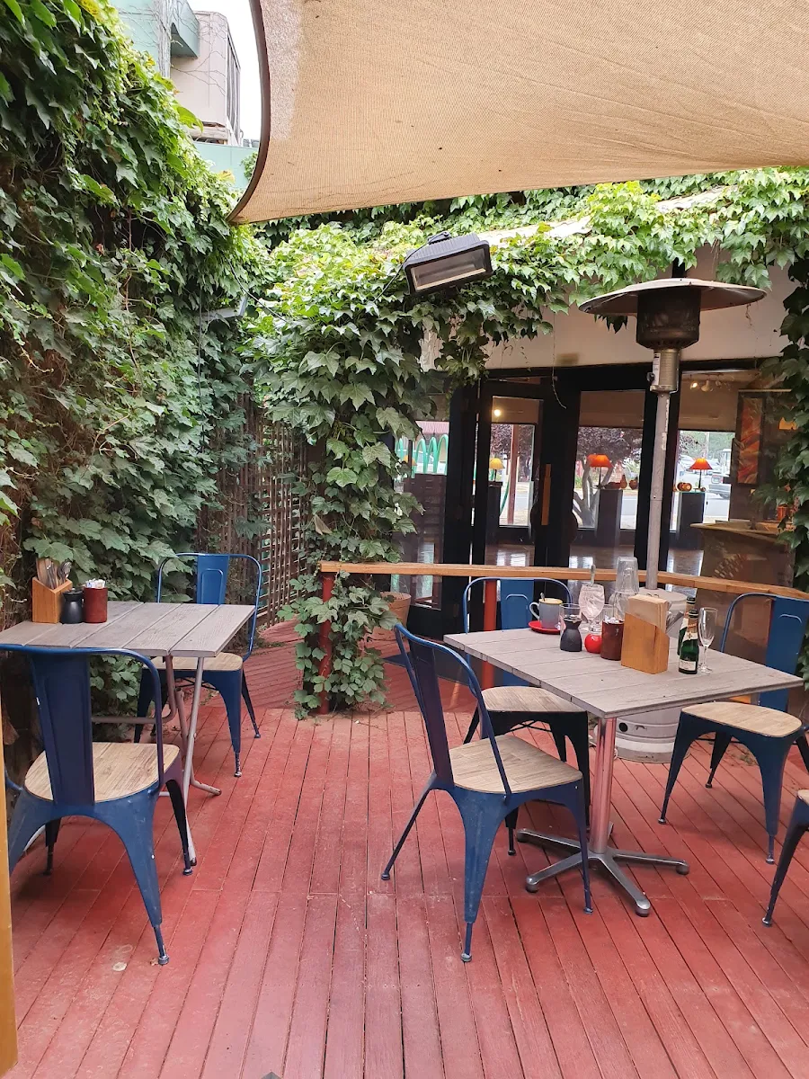 Vibe, Café Woodworks