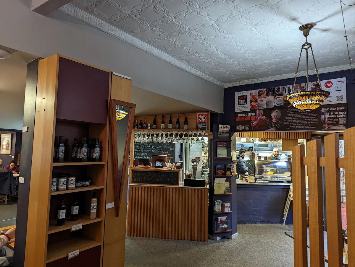 Vibe, Café Woodworks
