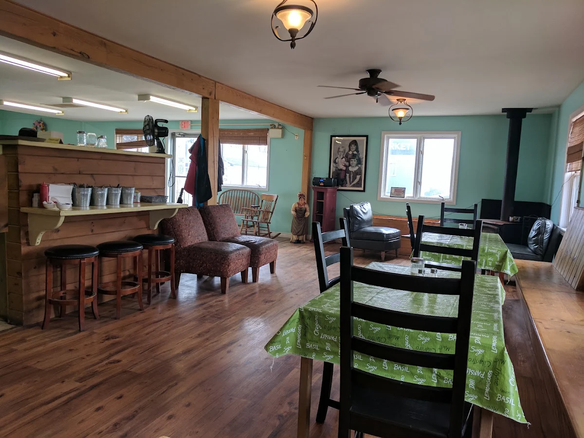 Vibe, Hurricane Heidi's Cafe