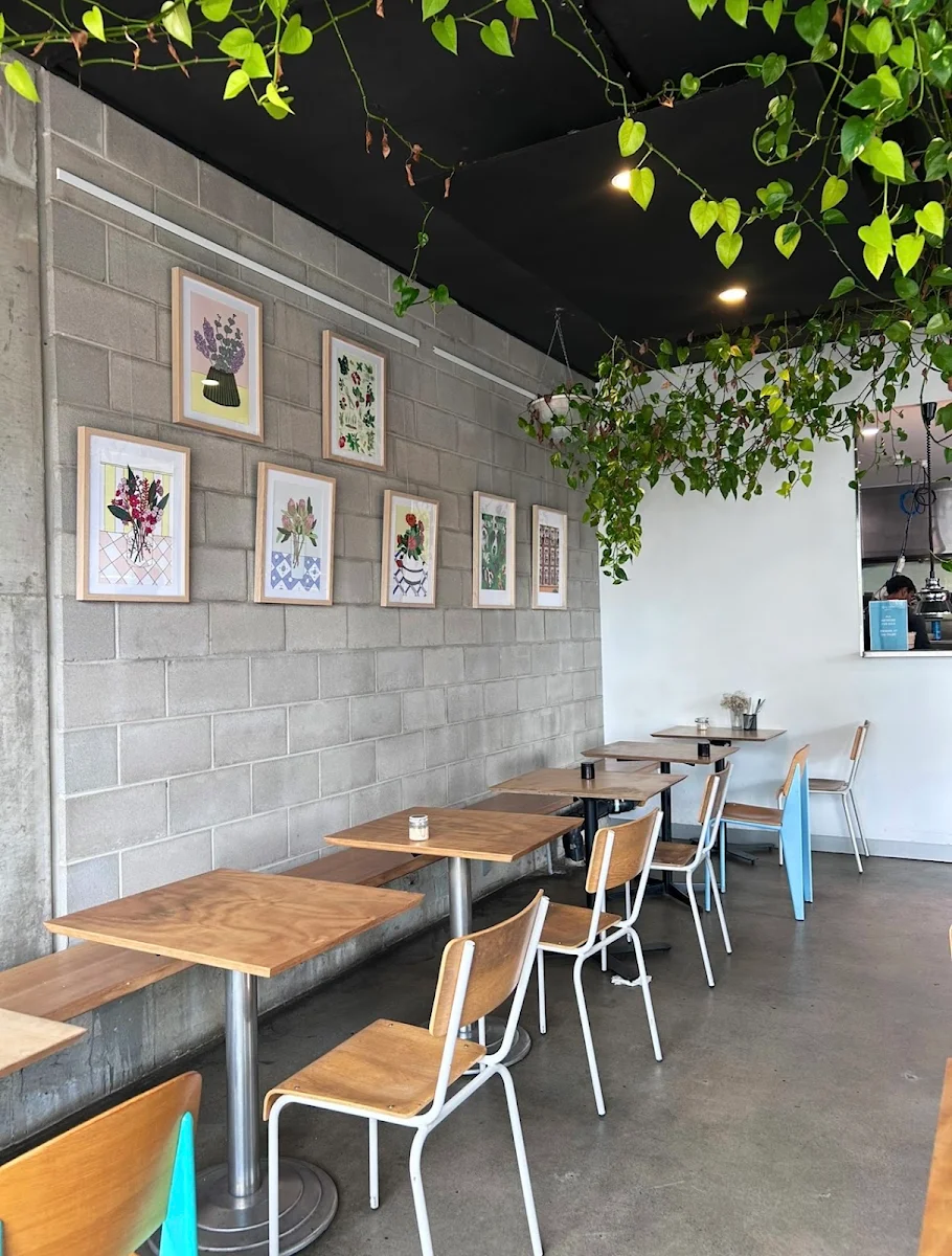 Vibe, Mary Miller Cafe