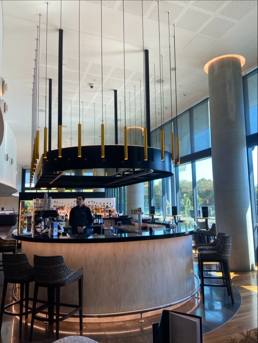 Vibe, Apron Bar & Restaurant