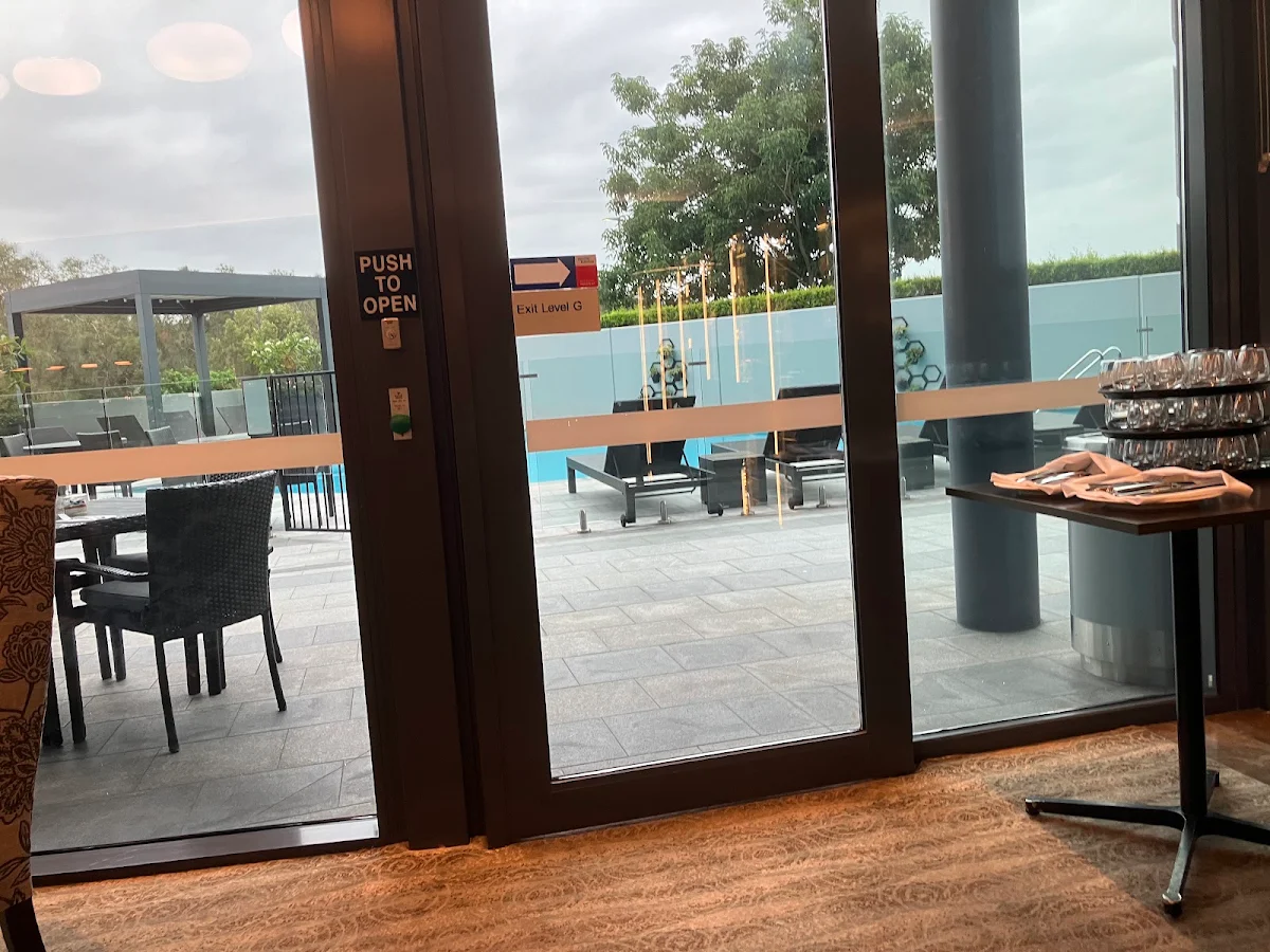 Vibe, Apron Bar & Restaurant