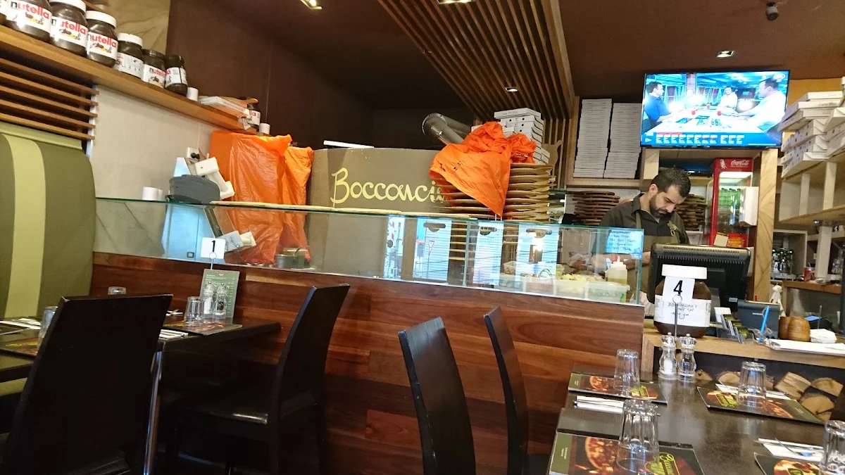 Vibe, Bocconcino's Woodfired Pizzeria