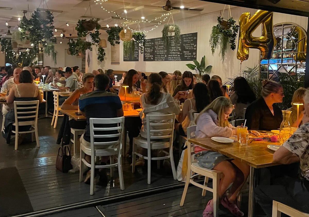 Vibe, Four Hands Tapas & Pizza Restaurant
