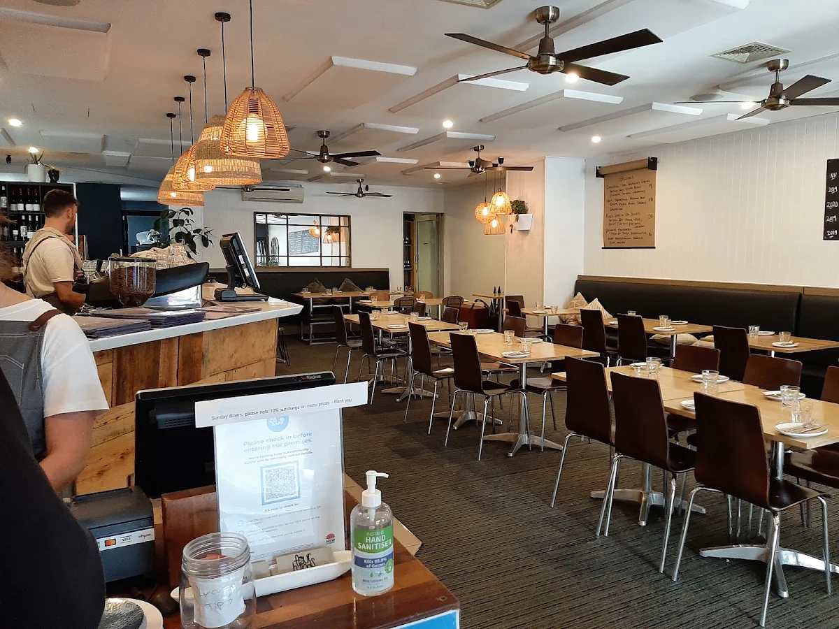 Vibe, Four Hands Tapas & Pizza Restaurant