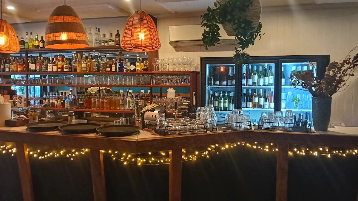 Vibe, Four Hands Tapas & Pizza Restaurant