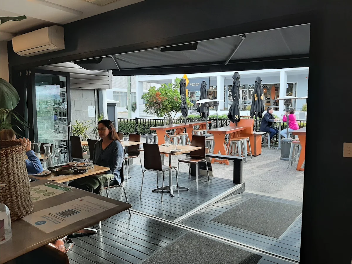 Vibe, Four Hands Tapas & Pizza Restaurant