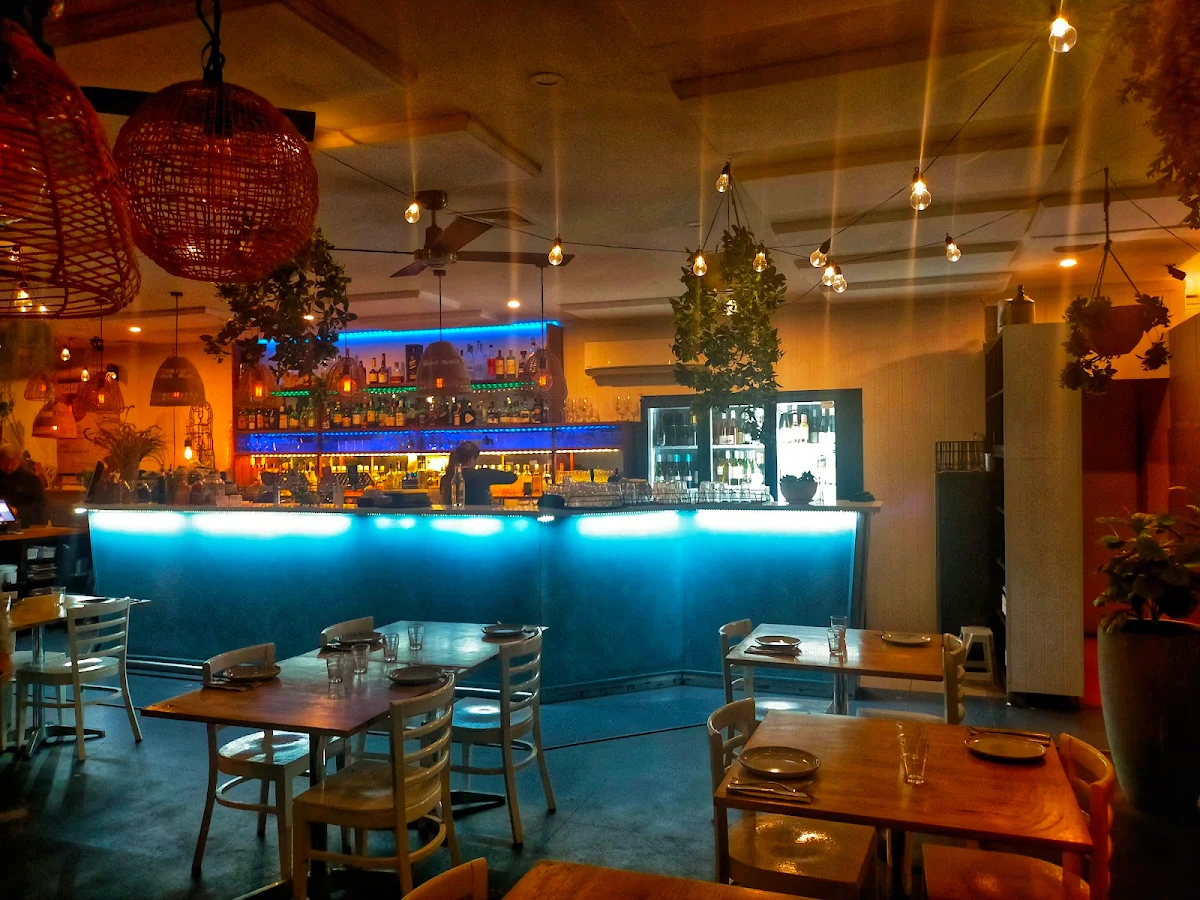 Vibe, Four Hands Tapas & Pizza Restaurant