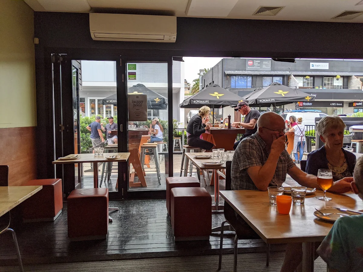 Vibe, Four Hands Tapas & Pizza Restaurant