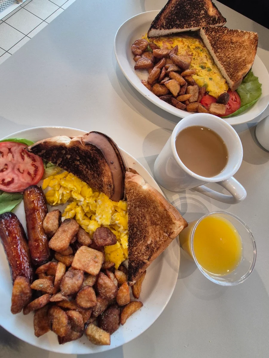 Food & drink, Louis' Luncheonette