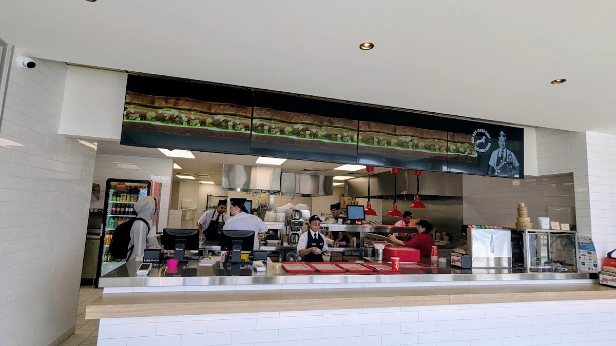 Vibe, Louis' Luncheonette