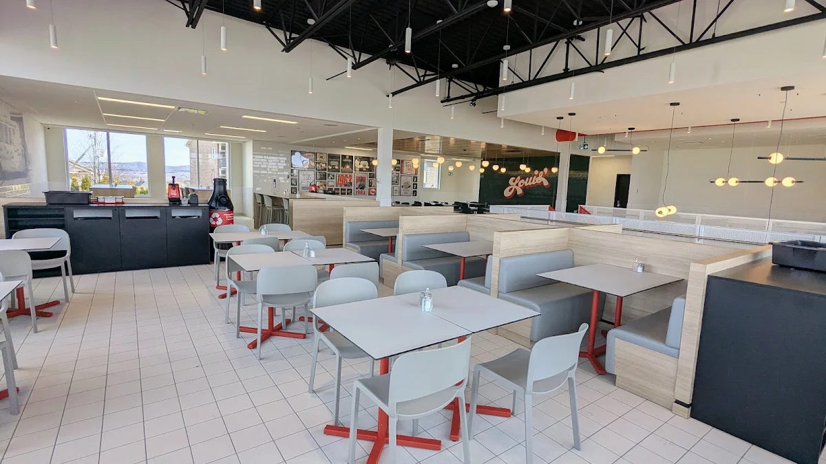 Vibe, Louis' Luncheonette