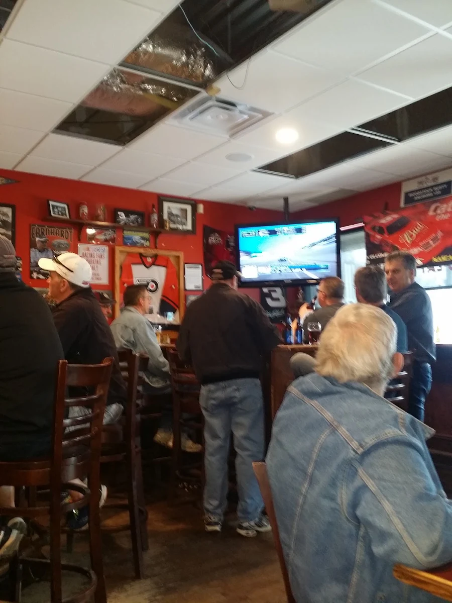 Vibe, Cutchie's Sports Tap & Eatery