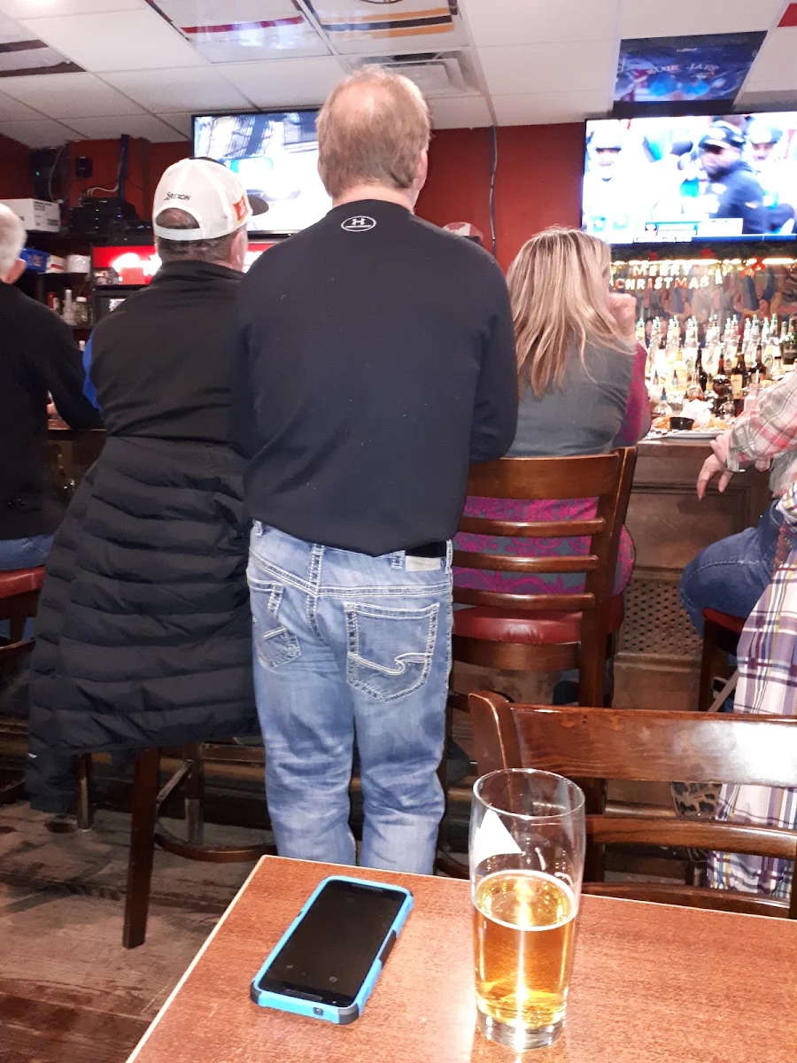 Vibe, Cutchie's Sports Tap & Eatery