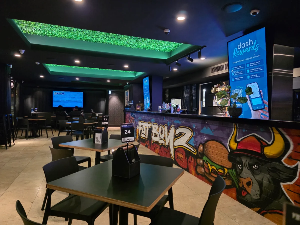 Vibe, Fat Boyz Small Bar