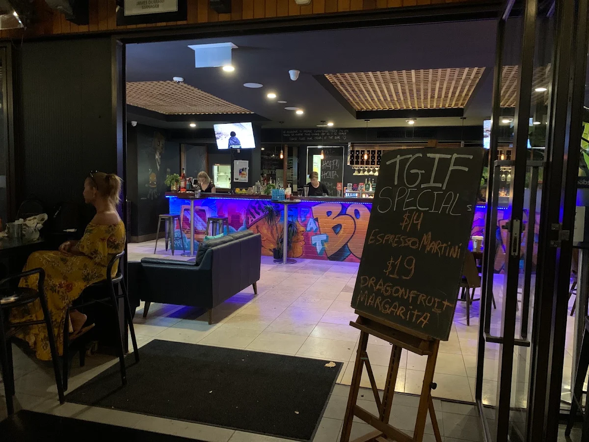 Vibe, Fat Boyz Small Bar