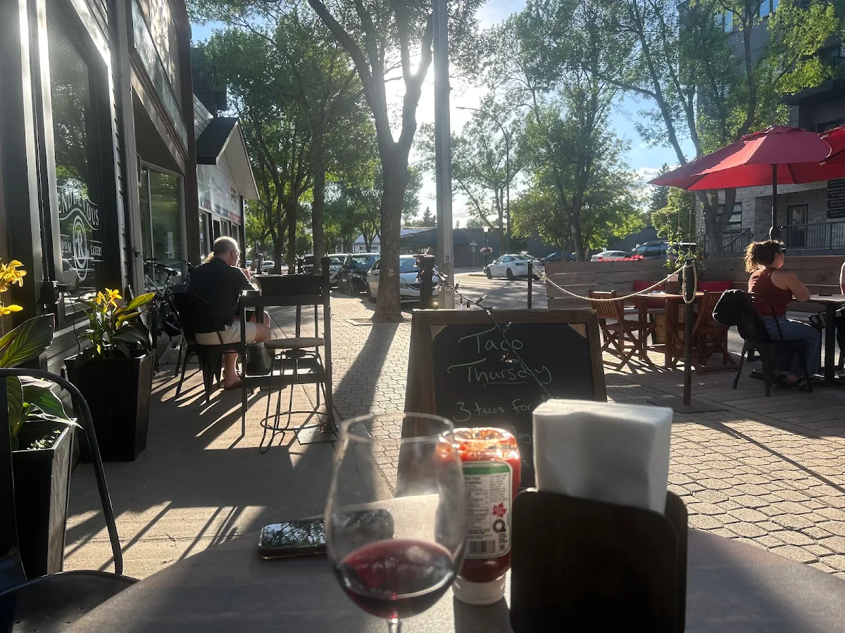 Vibe, Rendezvous Eatery and Taproom