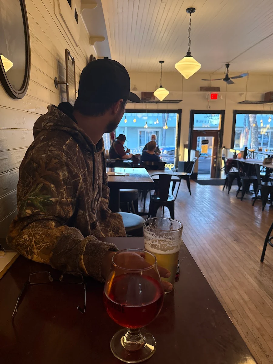 Vibe, Rendezvous Eatery and Taproom