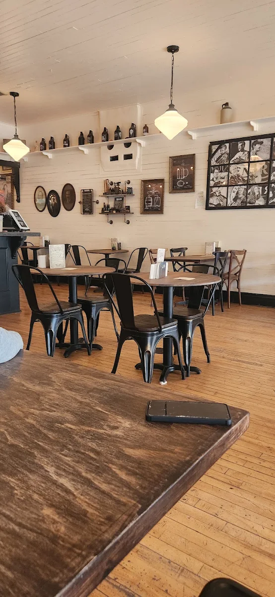 Vibe, Rendezvous Eatery and Taproom