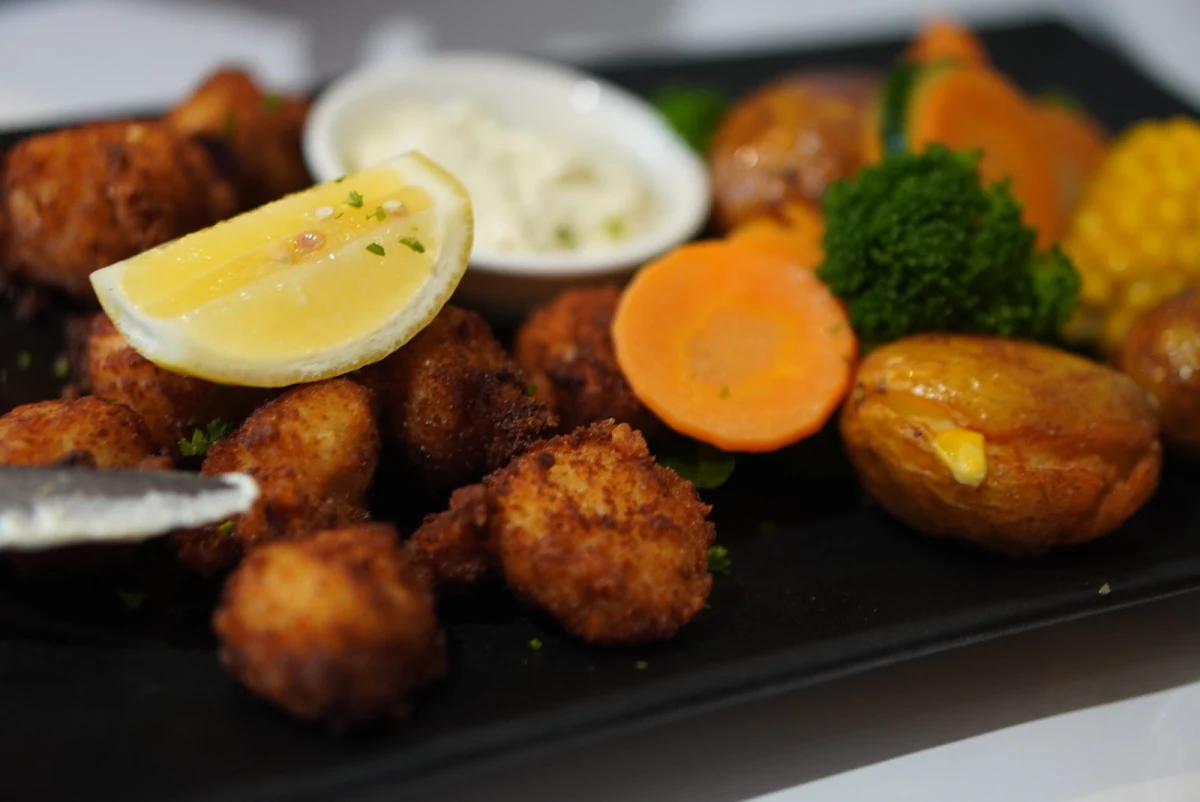 Food & drink, 12 Mile Steakhouse
