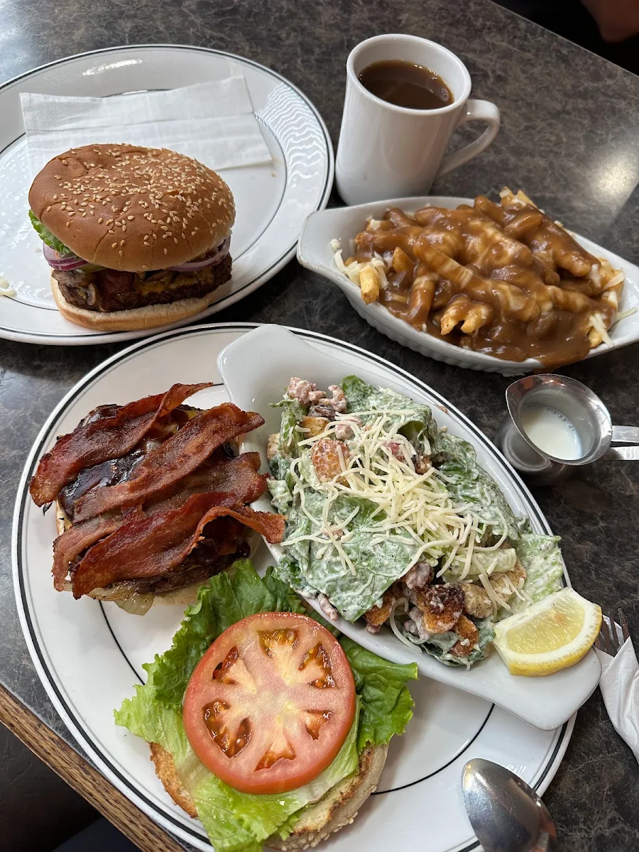 Food & drink, MacLeod's Restaurant & Lounge