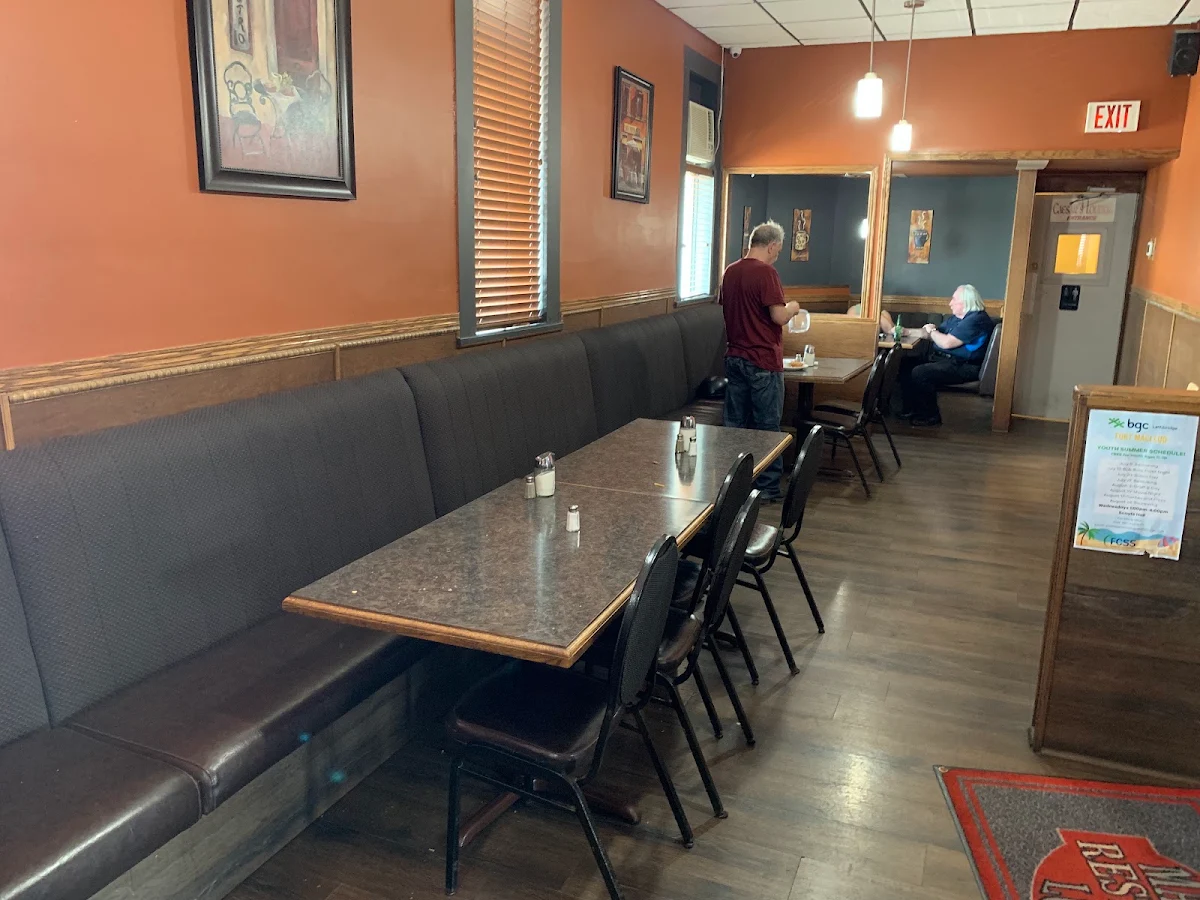 Vibe, MacLeod's Restaurant & Lounge