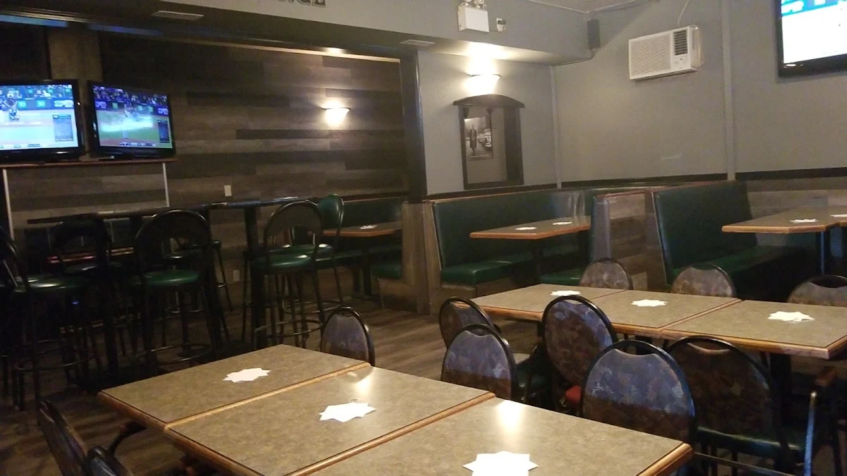 Vibe, MacLeod's Restaurant & Lounge