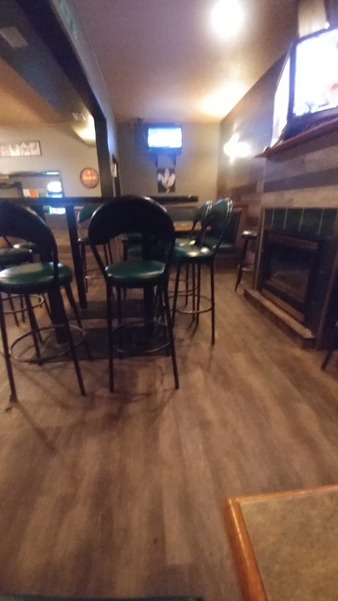 Vibe, MacLeod's Restaurant & Lounge