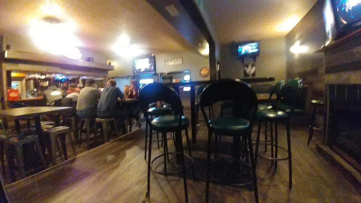 Vibe, MacLeod's Restaurant & Lounge