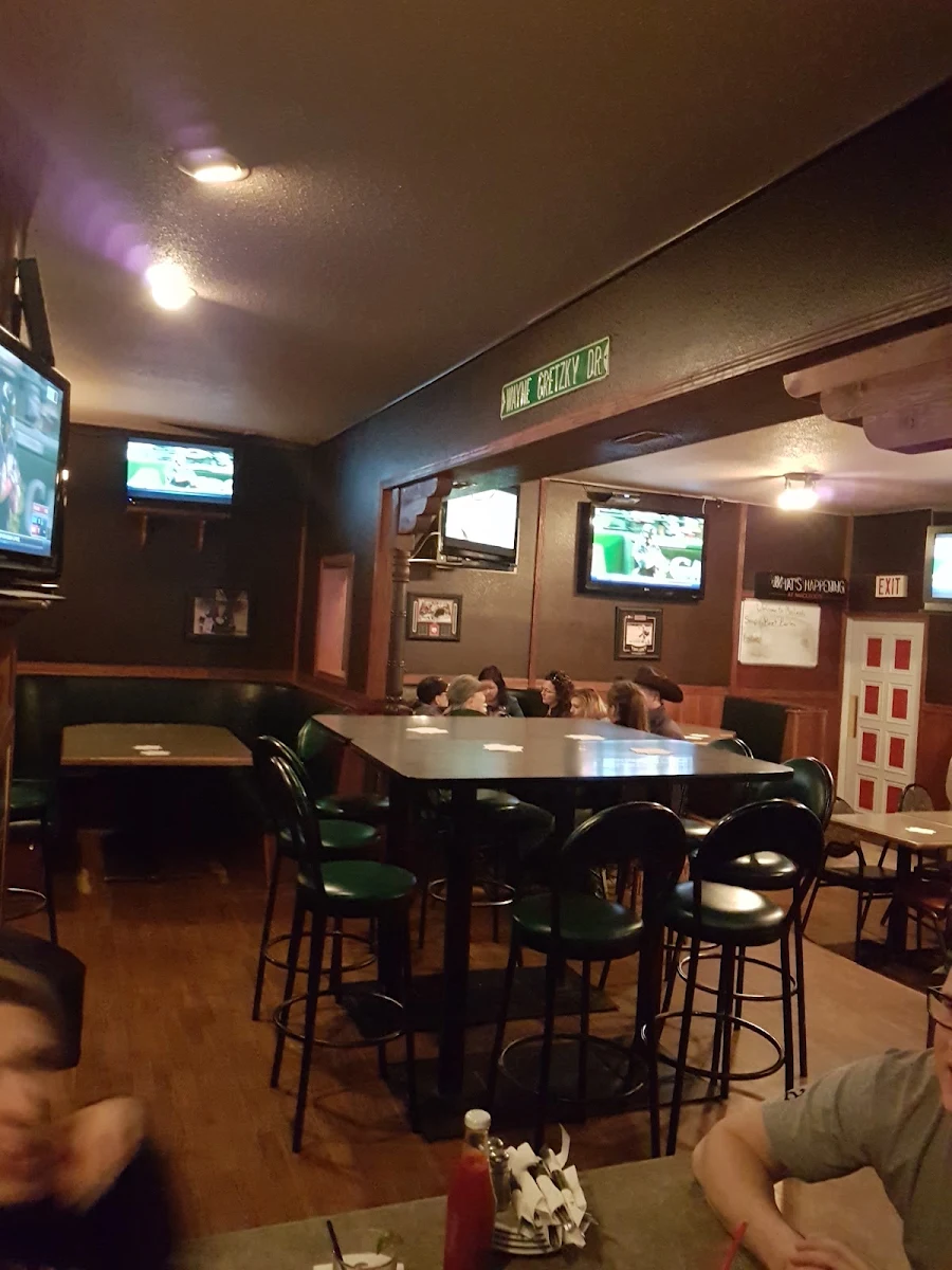Vibe, MacLeod's Restaurant & Lounge
