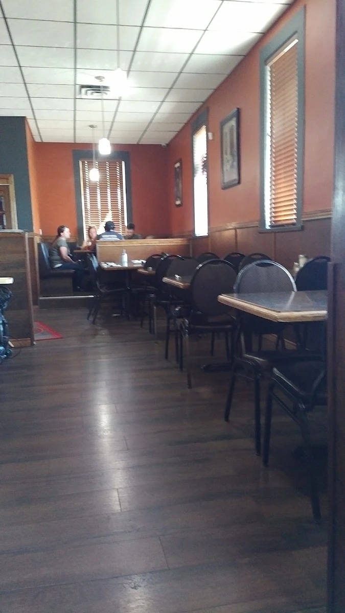 Vibe, MacLeod's Restaurant & Lounge