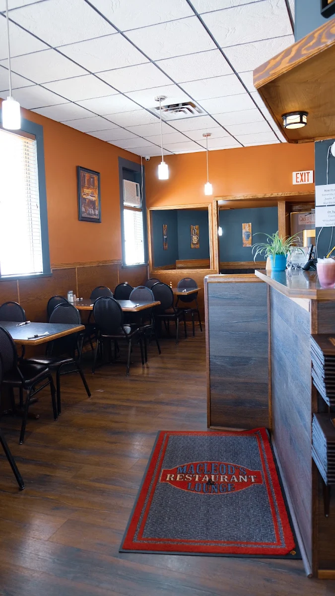 Vibe, MacLeod's Restaurant & Lounge