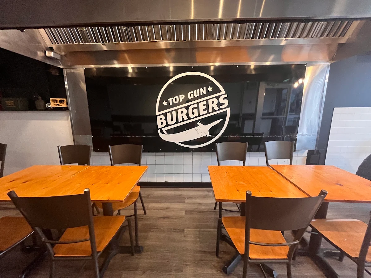Vibe, Top Gun Burger