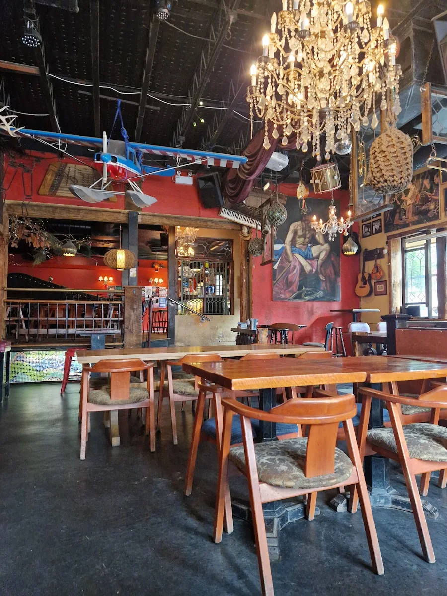 Vibe, The Local Restaurant and Bar