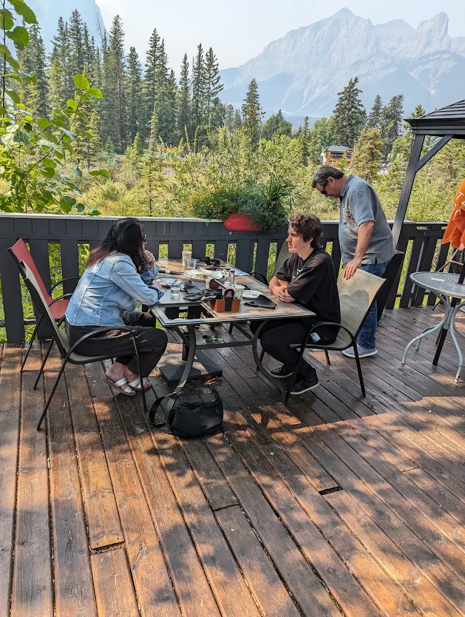 Vibe, Rose & Crown Restaurant & Pub