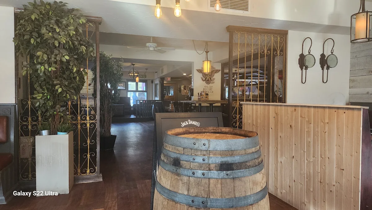 Vibe, Rose & Crown Restaurant & Pub