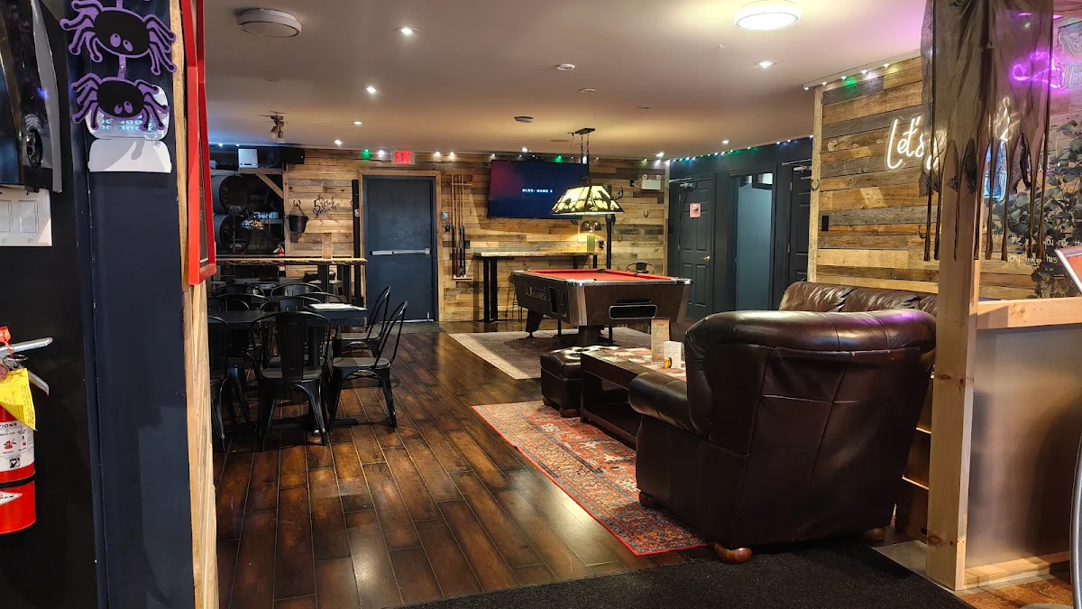 Vibe, Wild West Tavern & Pizzeria