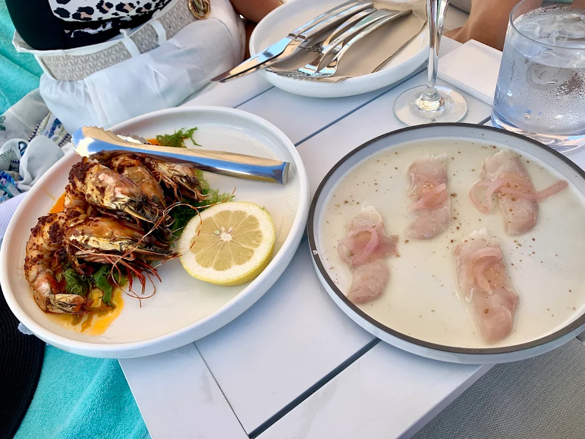 Food & drink, La Luna Beach Club