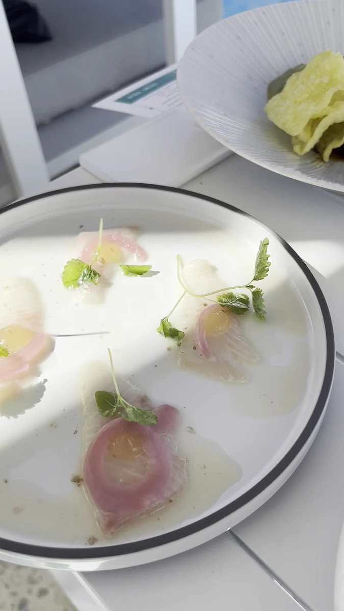Food & drink, La Luna Beach Club