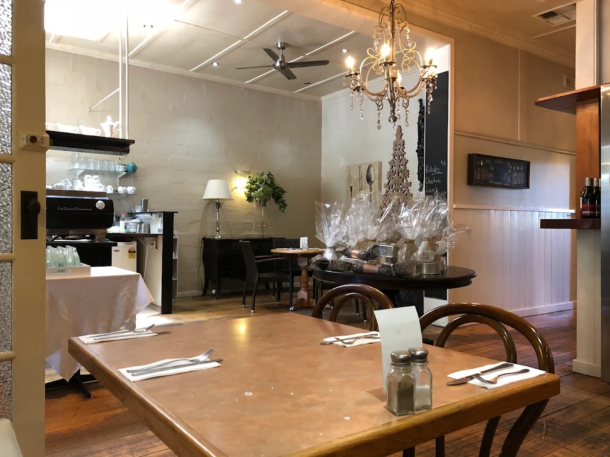 Vibe, Vines Cafe & Bar