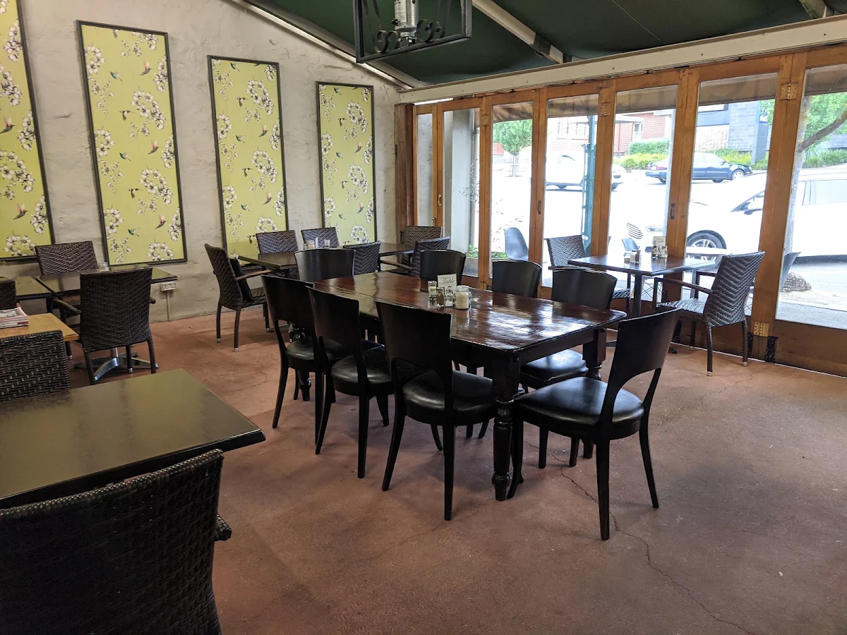 Vibe, Vines Cafe & Bar