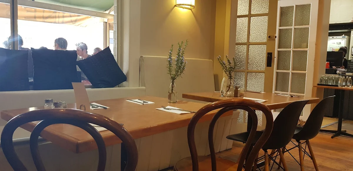 Vibe, Vines Cafe & Bar