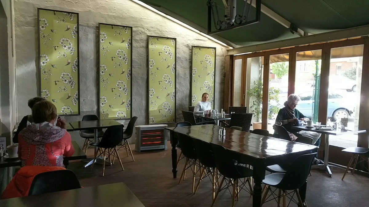 Vibe, Vines Cafe & Bar
