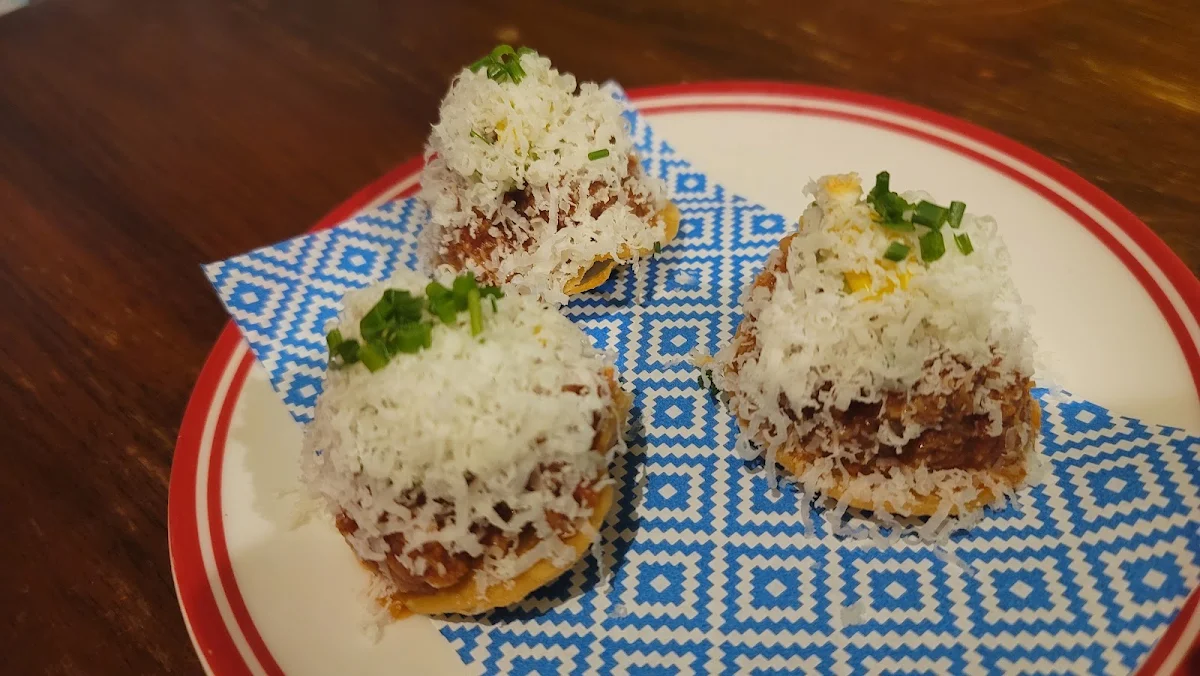 Food & drink, Tres a Cinco