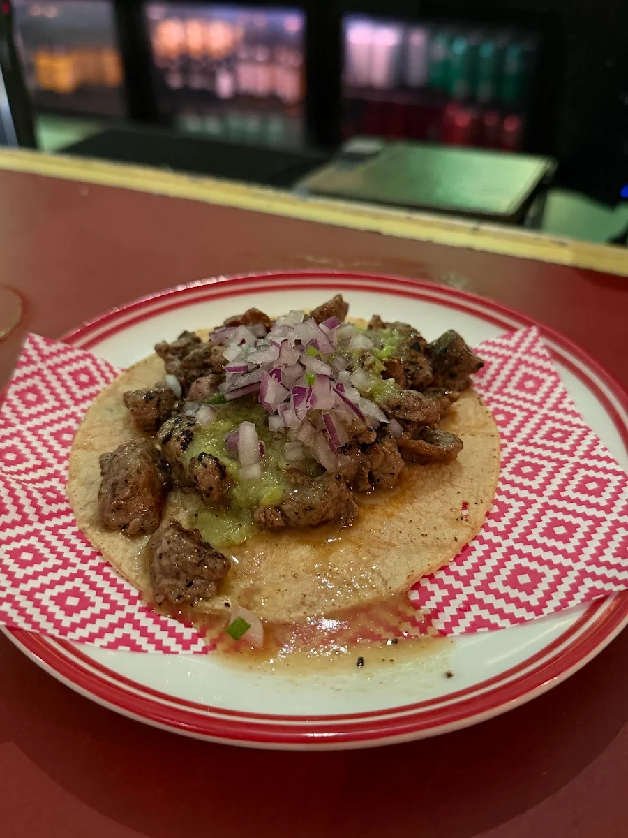Food & drink, Tres a Cinco