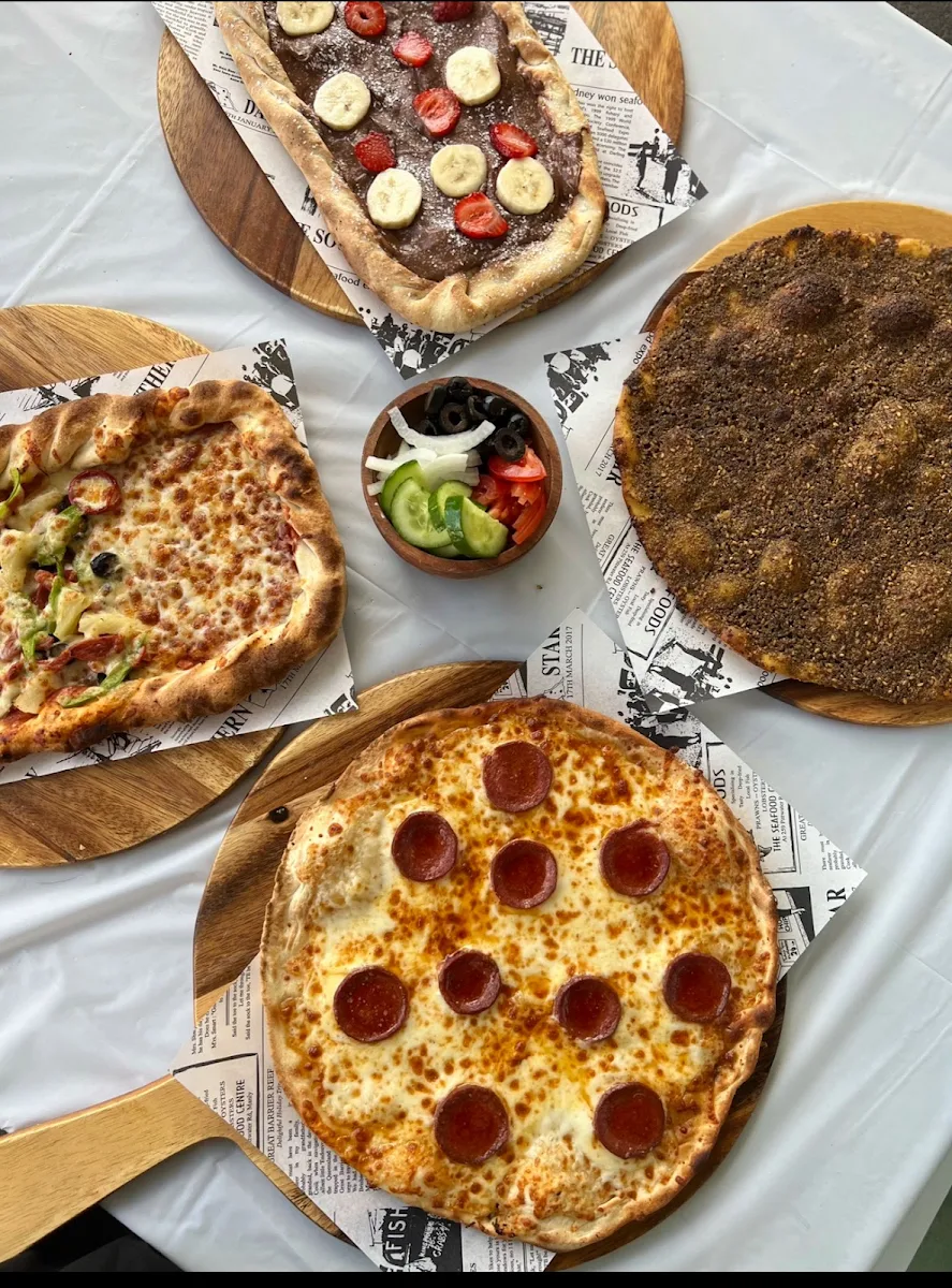 Food & drink, Cesars Pizza House
